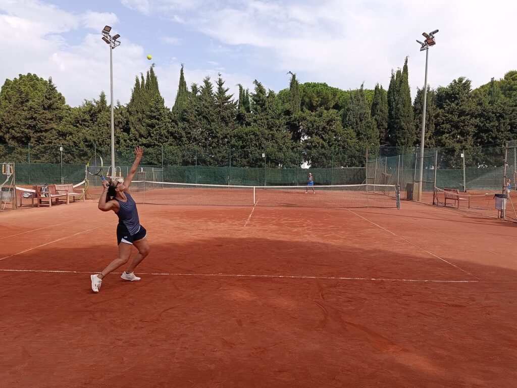 pISTA TERRA BATUDA TENNIS L'ESCALA